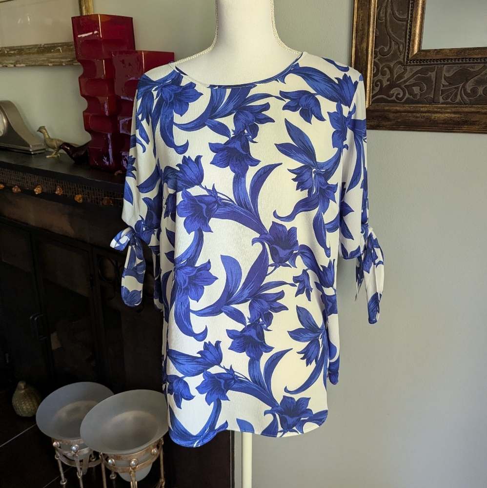 Ann Taylor Women's Medium Tall Blouse Blue Floral Short Sleeve Tie Accents 124